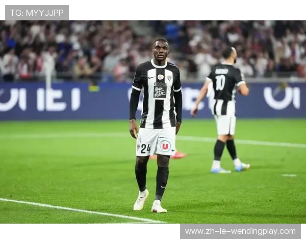 法甲2015-2016赛季球衣款式回顾与配色对比