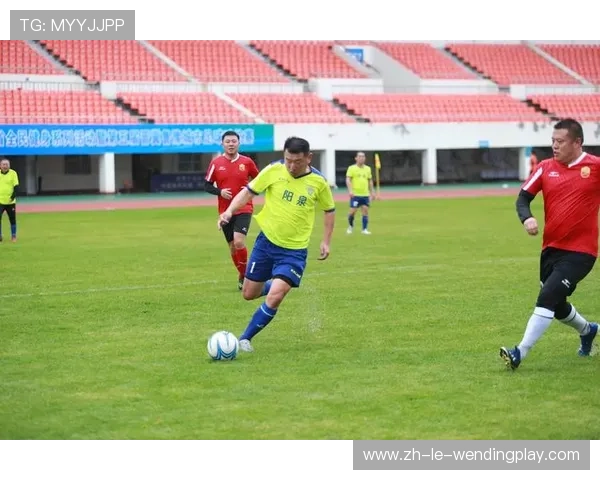 足球比赛中的球场适应与技术调整